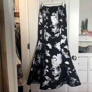 Mermaid style evening skirt. Size 7 Juniors
